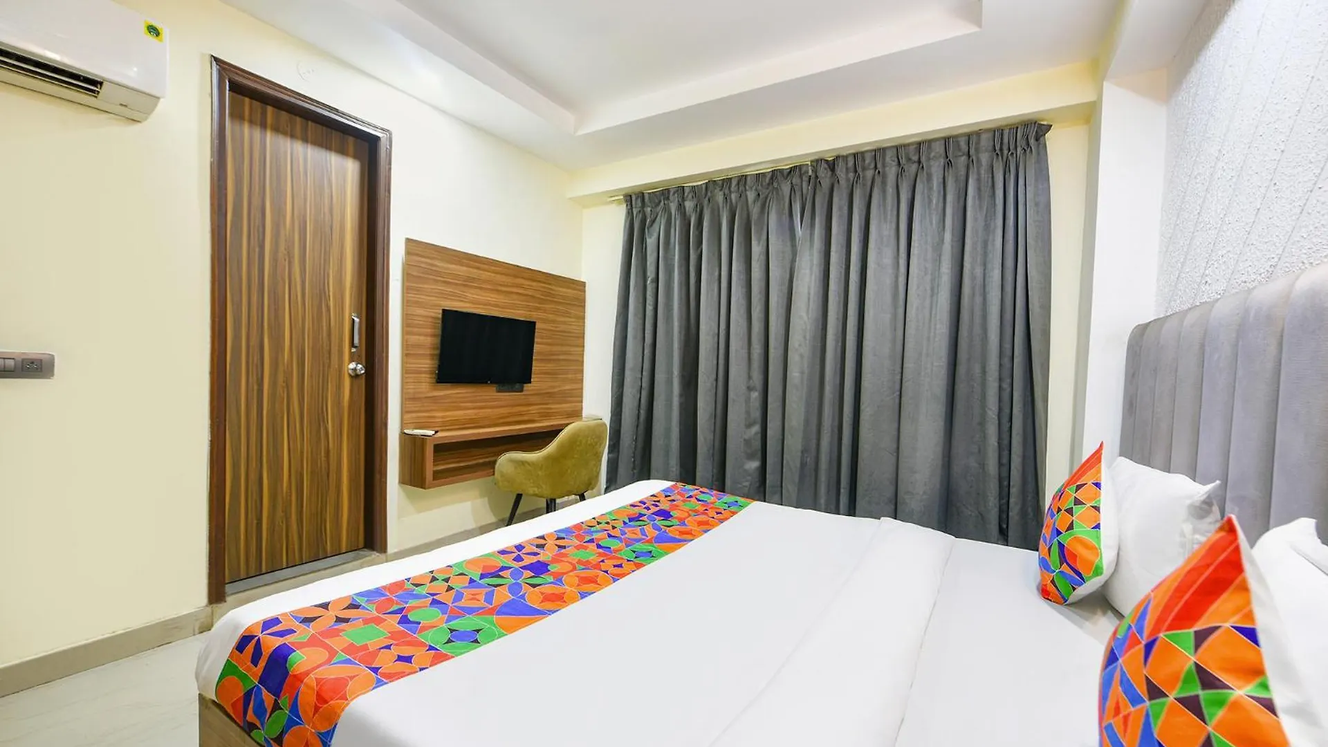 Fabhotel Dm 45 - Nr Millenium City Center Metro 구르가온 인도