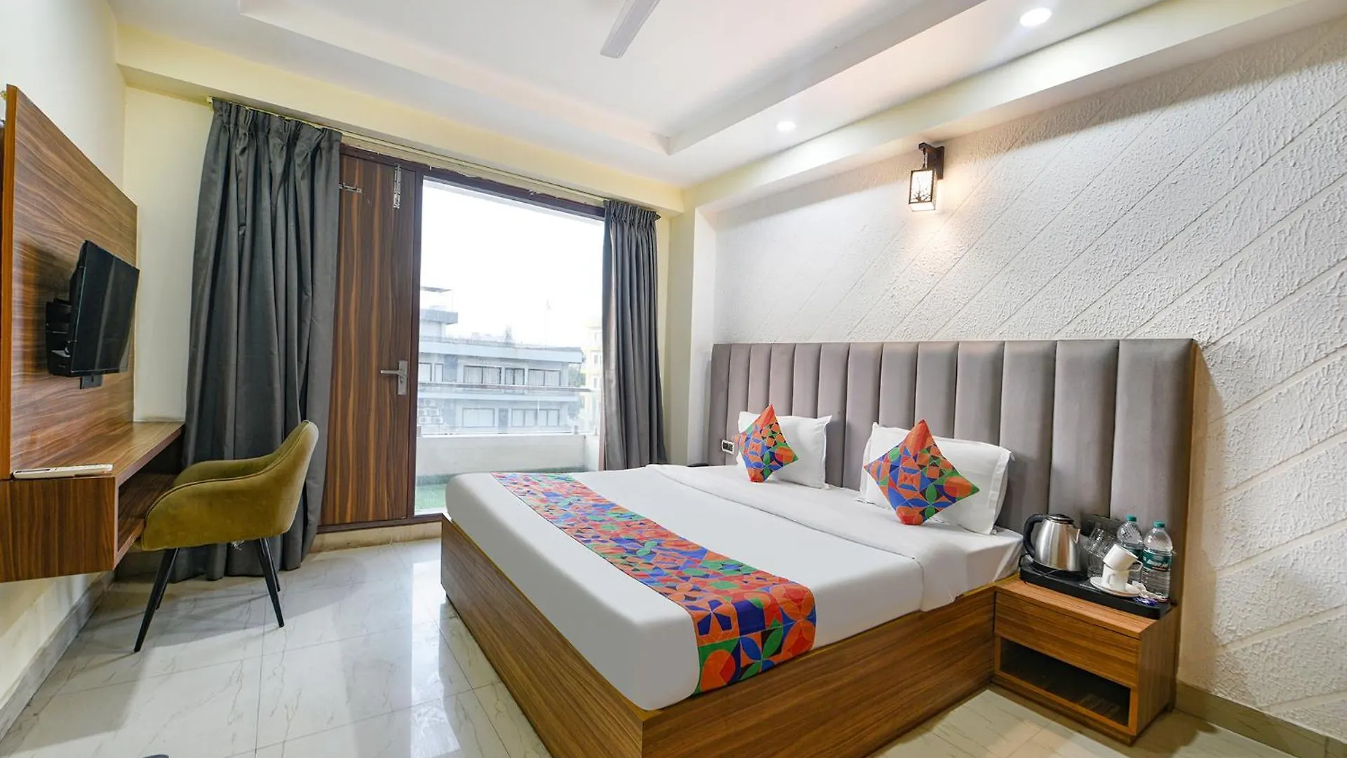 호텔 Fabhotel Dm 45 - Nr Millenium City Center Metro 구르가온