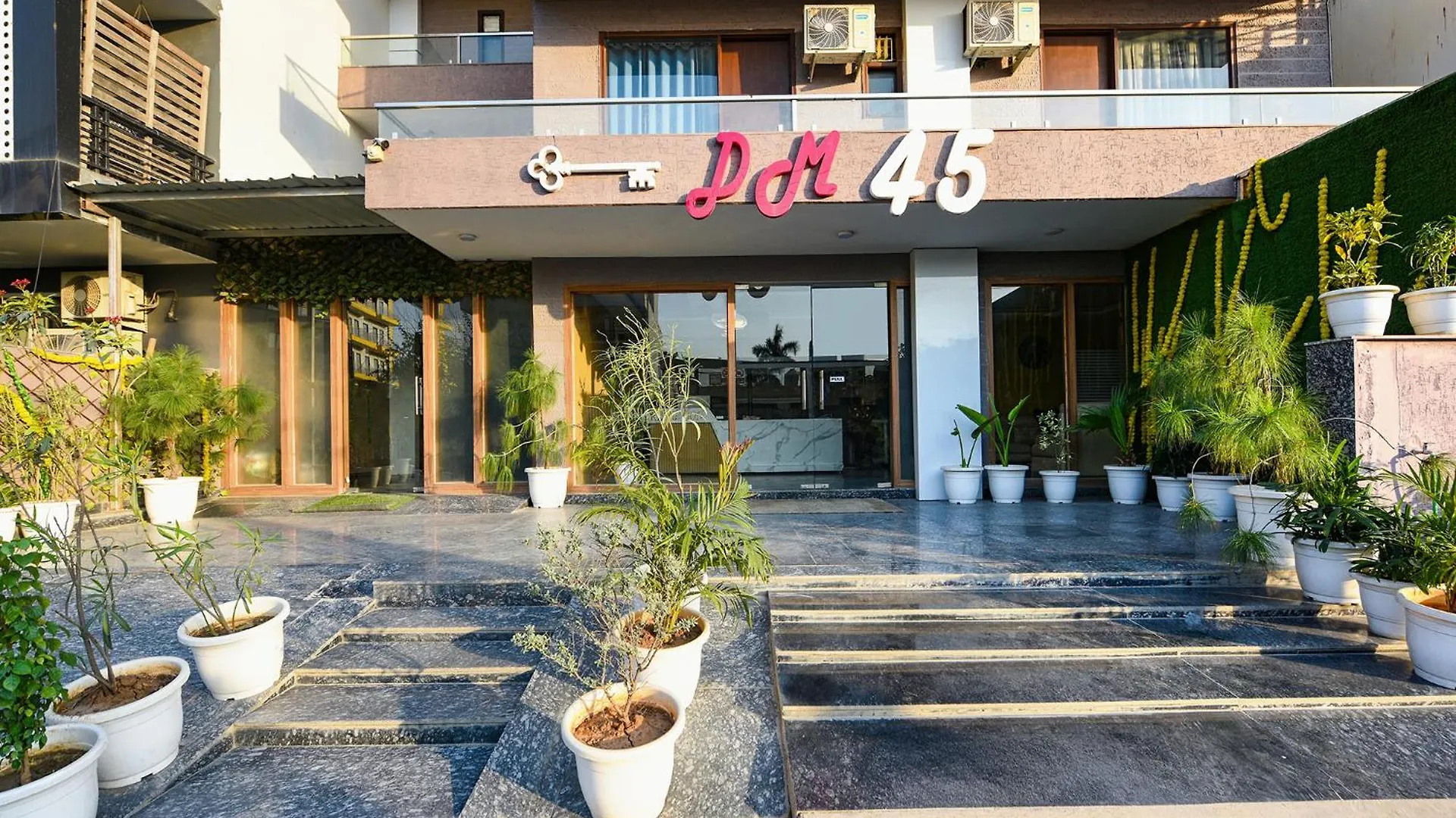 Fabhotel Dm 45 - Nr Millenium City Center Metro 구르가온 호텔