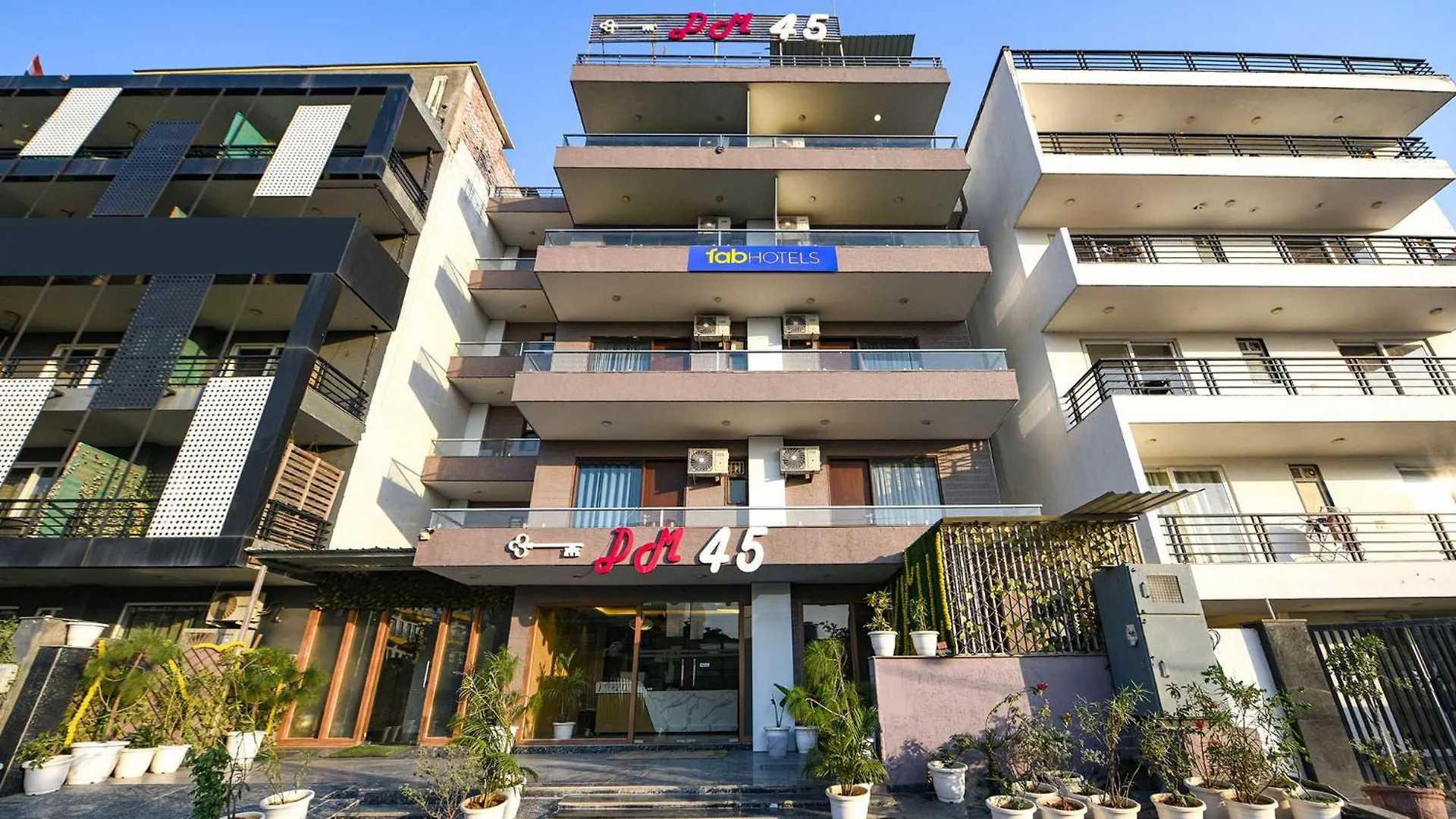 Fabhotel Dm 45 - Nr Millenium City Center Metro 구르가온