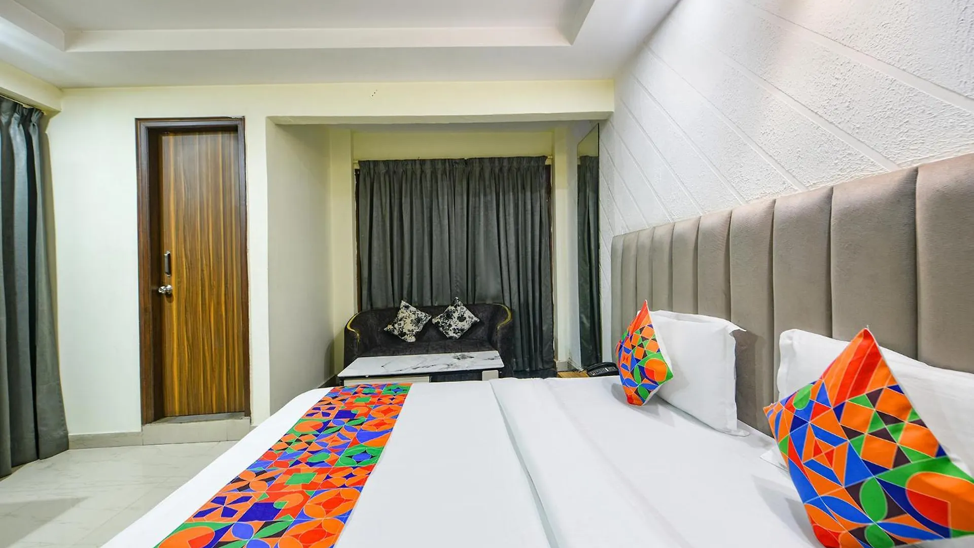 Fabhotel Dm 45 - Nr Millenium City Center Metro 구르가온