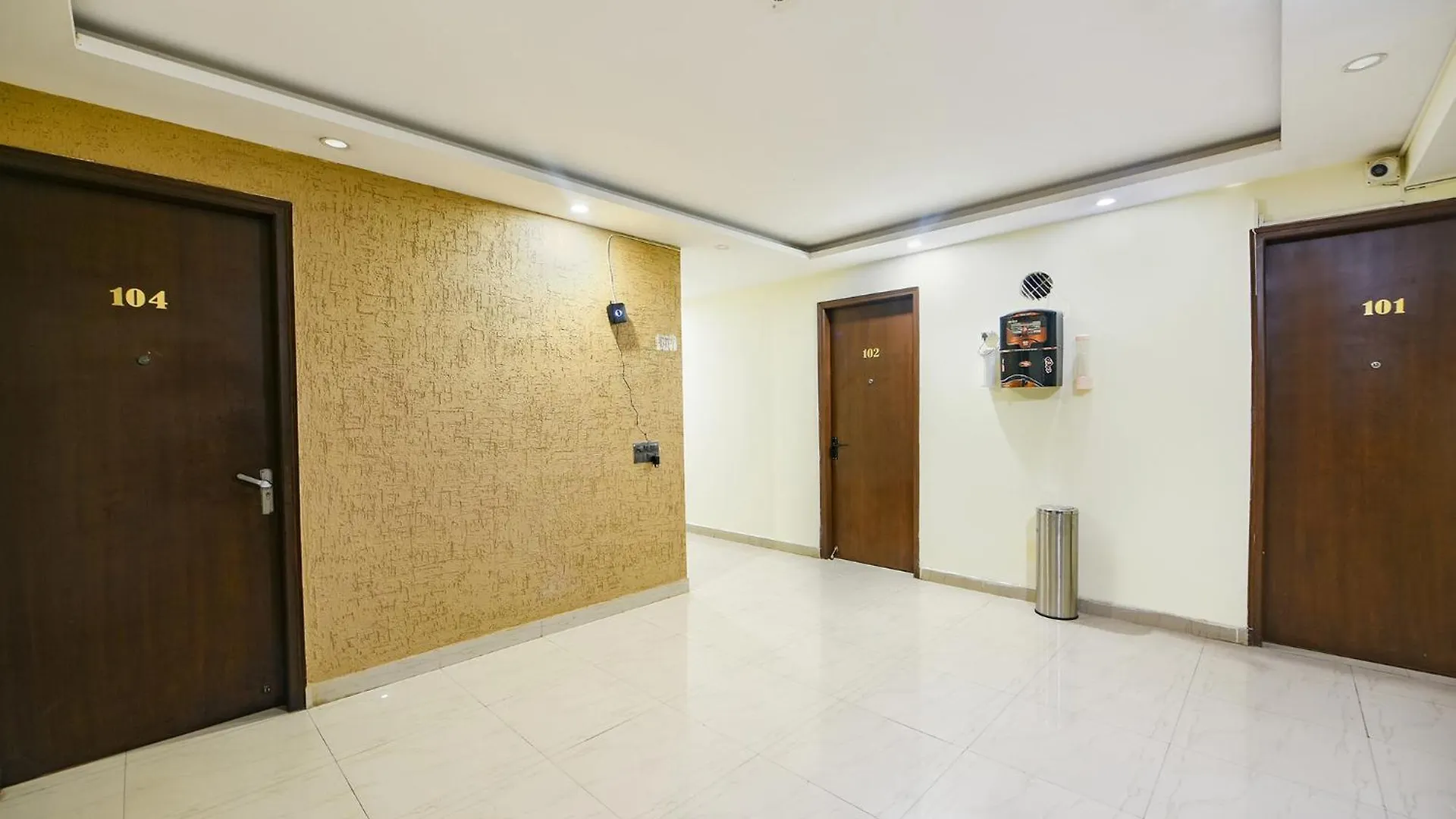 Fabhotel Dm 45 - Nr Millenium City Center Metro 구르가온