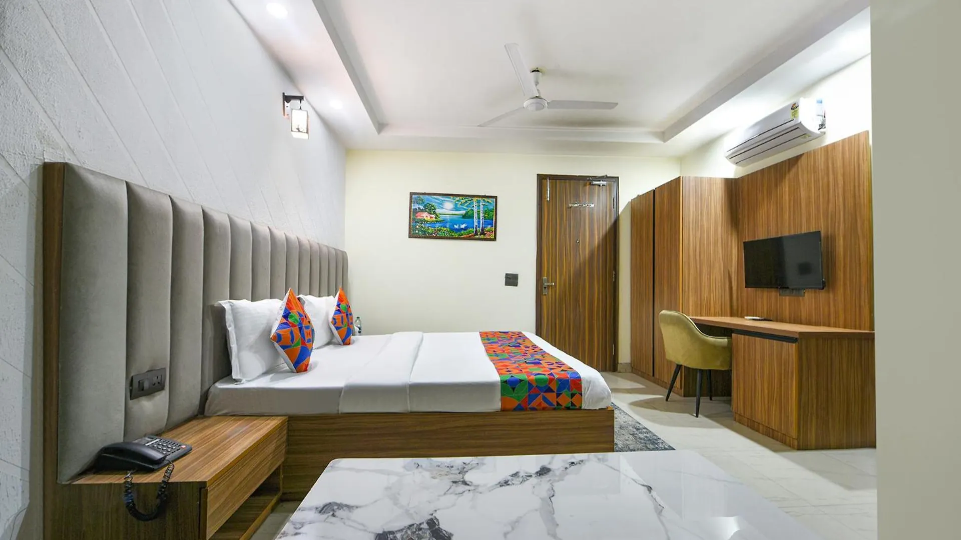 *** 호텔 Fabhotel Dm 45 - Nr Millenium City Center Metro 구르가온 인도