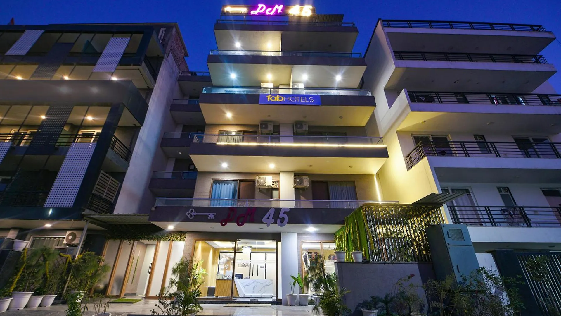 Fabhotel Dm 45 - Nr Millenium City Center Metro 구르가온 호텔